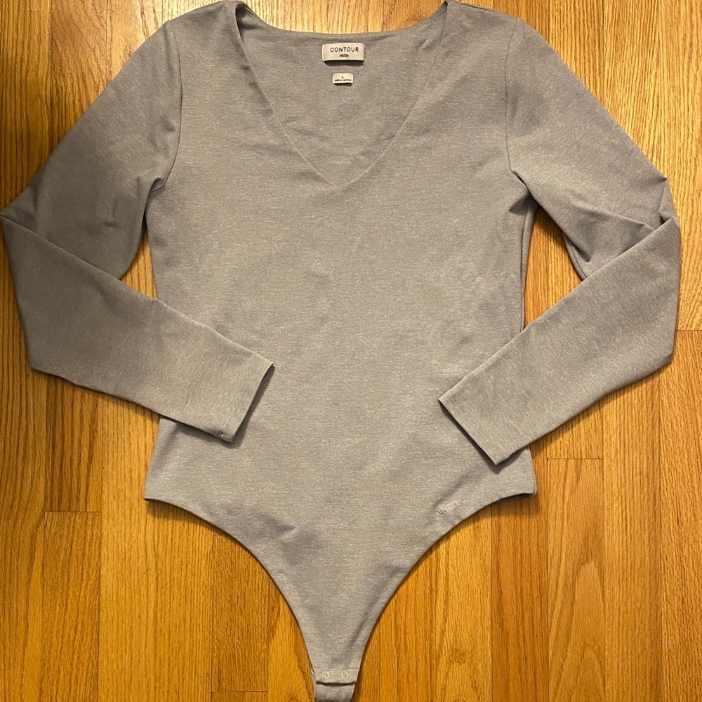 Aritzia Contour Light Gray V-Neck Long Sleeve Bodysuit